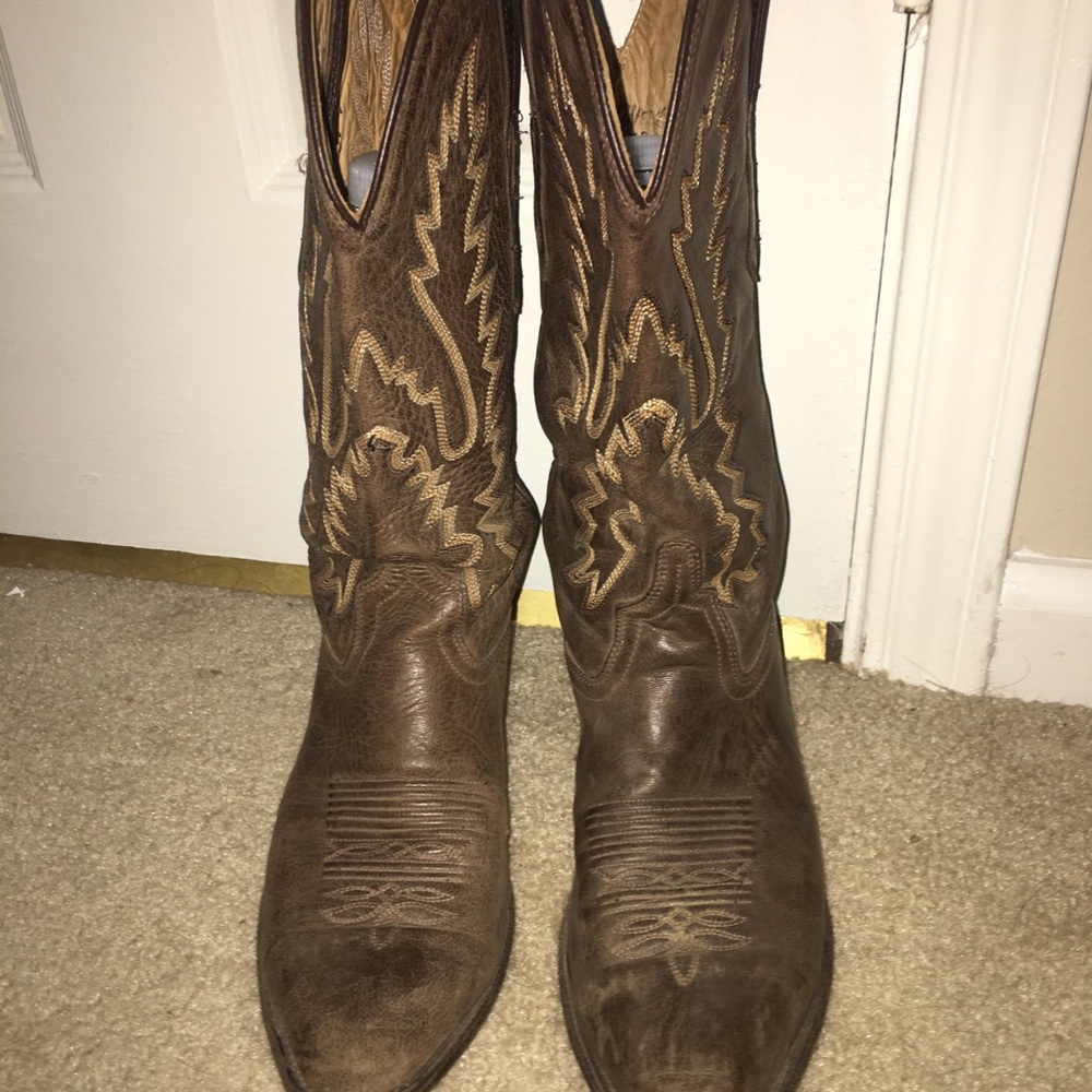 Western boots size 8